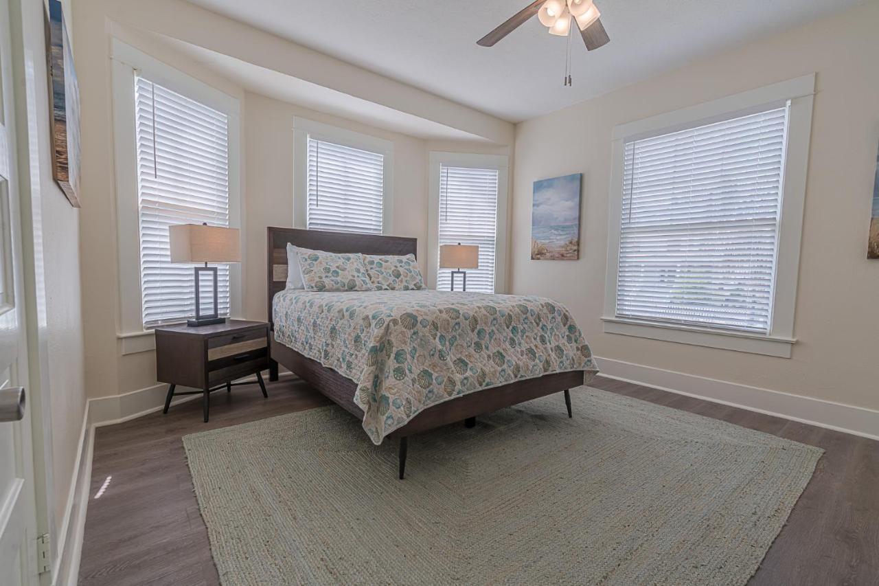 Uptown Cottage Newly Updated Home Near The Strand Galveston Harbor And Utmb Ngoại thất bức ảnh