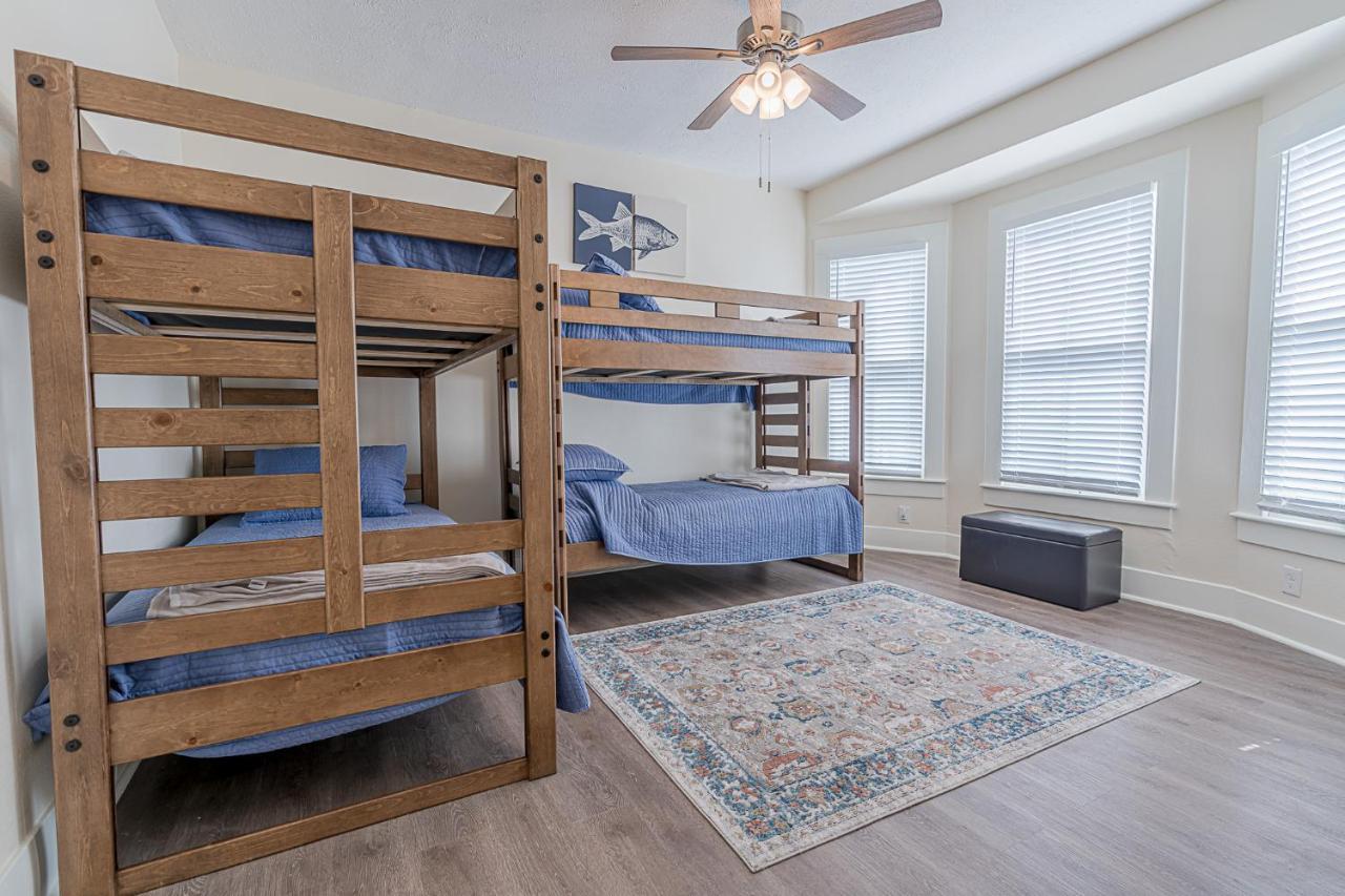 Uptown Cottage Newly Updated Home Near The Strand Galveston Harbor And Utmb Ngoại thất bức ảnh